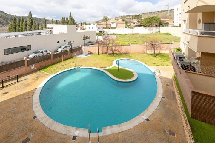 Estupendo piso con garaje y piscina en Lancha de Cenes. photo 0
