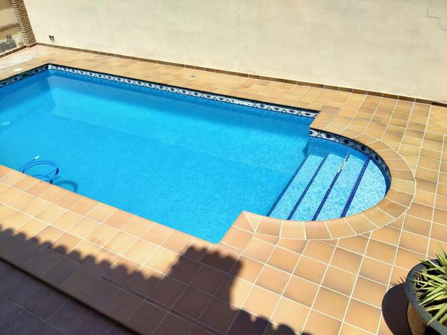 Vive el Lujo a lo Grande: Exclusivo Chalet Independiente con Piscina en Los Chopos photo 0