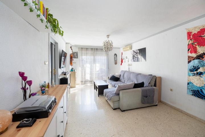 Maravilloso piso de 3 dormitorios con terraza en Avd Madrid photo 0