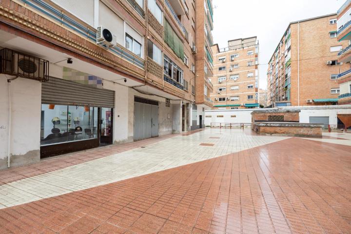 ¡Oportunidad de Inversión en el Barrio del Zaidín! Local Comercial en Venta photo 0