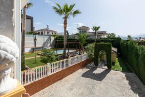SE VENDE ESPECTACULAR CHALET EN MONTELUZ photo 0
