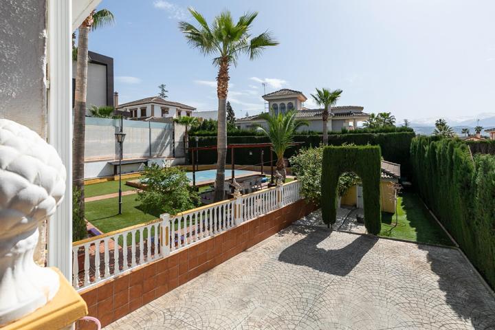 SE VENDE ESPECTACULAR CHALET EN MONTELUZ photo 0