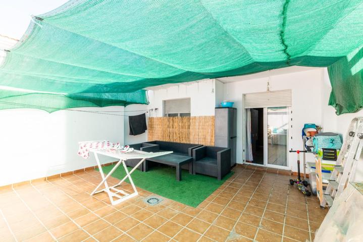 ¡Oportunidad única! Maracena. Piso en venta con patio. photo 0