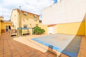 ESPECTACULAR CARA EN OLIVARES con piscina photo 0