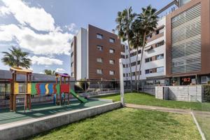 Magnífico piso con altas calidades con piscina, plaza de garaje y trastero. Novocampus. photo 0