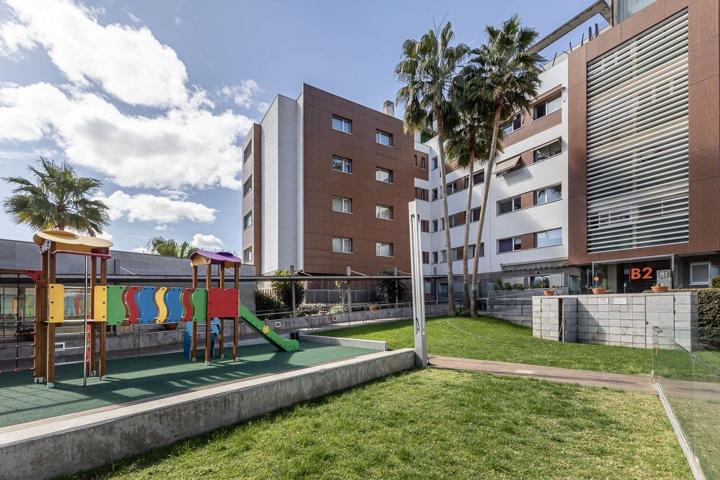 Magnífico piso con altas calidades con piscina, plaza de garaje y trastero. Novocampus. photo 0