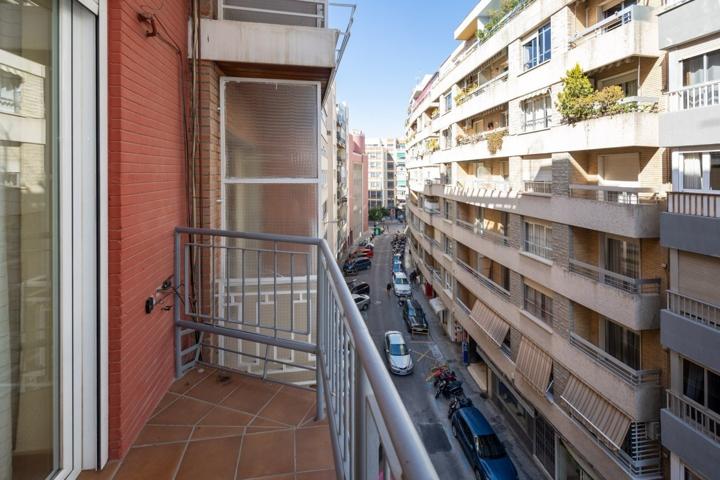 FANTÁSTICO PISO EN EL CENTRO DE GRANADA, IDEAL PARA VIVIR O INVERTIR. photo 0