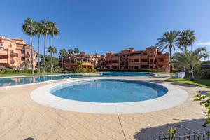 Pisazo en Urbanización Albatros de Playa Granada en planta baja con acceso a terraza de 50 metros photo 0