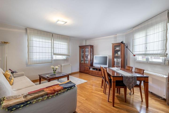 GRAN CASA CON PISCINA EN HUETOR VEGA photo 0