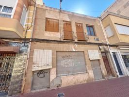 CASA DE DOS ALTURAS CON LOCAL COMERCIAL Y VIVIENDA PARA REFORMAR, EN EL CENTRO DE ELDA photo 0