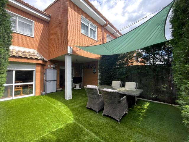 Unifamiliar Pareada En venta en Aldeamayor Golf, Aldeamayor De San Martin photo 0
