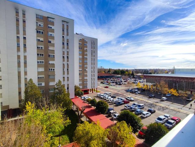 PISO COMPLETAMENTE REFORMADO DE 4 DORMITORIOS photo 0