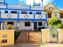 Chalet adosado de tres dormitorios con jardín , piscina y solarium en Señorío de Roda photo 0