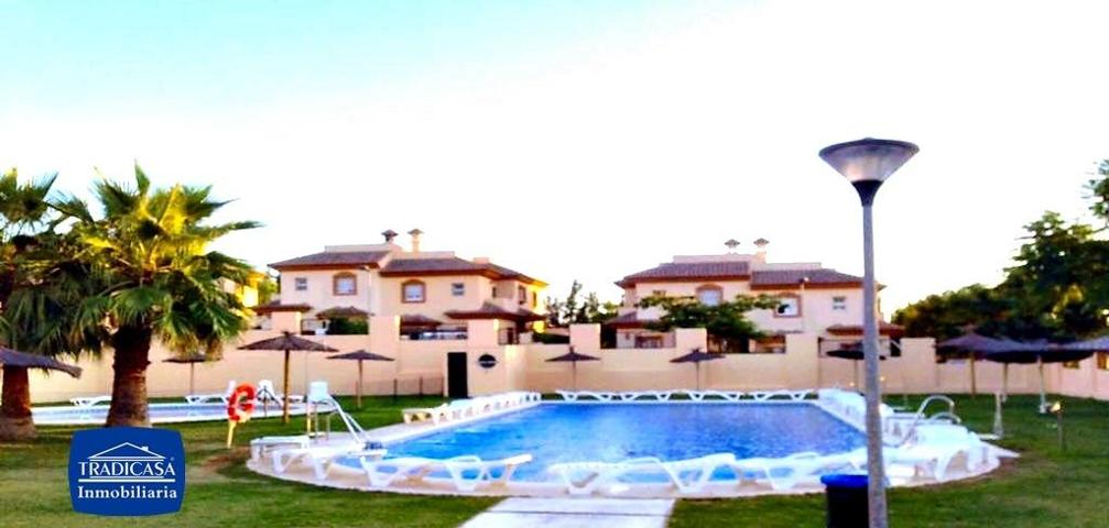 CAMPO DE GOLF, PAREADO 226M² DE PARCELA EN URB. CON PISCINA, photo 0