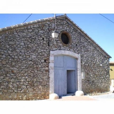 Casa de piedra integrada en el pueblo photo 0