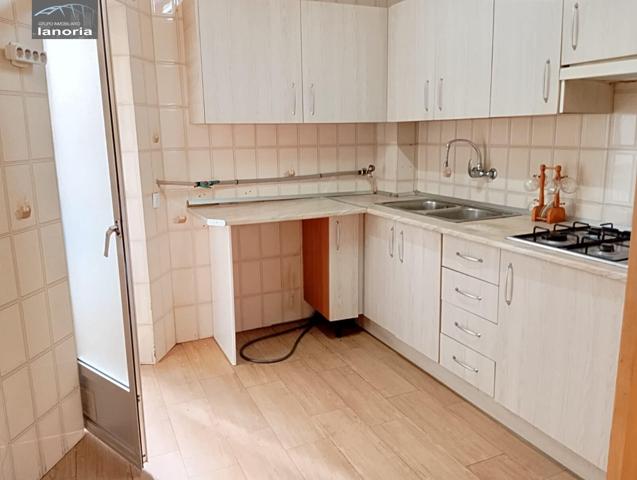 Grupo la Noria Vende Piso de 3 dormitorios, 1 baño y ascensor. Zona Franciscanos. photo 0