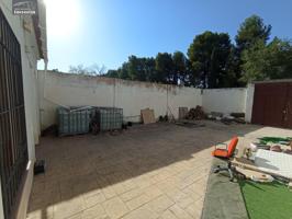 Grupo la Noria Vende Solar URBANO de 150m2 distribuidos en construcción de 50m2 y patio de 100m2. Zona Vereda de Jaén. photo 0