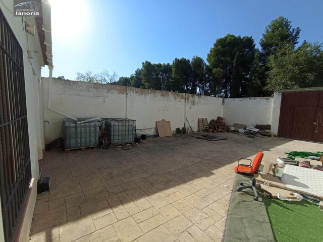 Grupo la Noria Vende Solar URBANO de 150m2 distribuidos en construcción de 50m2 y patio de 100m2. Zona Vereda de Jaén. photo 0