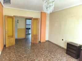 Grupo la Noria Vende Piso de 3 Dormitorios, 2 Baños, Patio y Garaje Incluido en precio . Zona Feria. photo 0