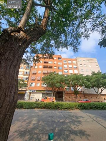 Grupo la Noria VENDE piso y Trastero. 3 dormitorios (4 de origen) y 2 Baños, en Calle Benavente (Circunvalación-Feria) Actualmente vivienda SIN posesion. photo 0