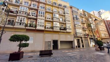 SE VENDE PISO EN ULTIMA ALTURA DE 4 DORMTS Y 2 BAÑOS. PLAZA DE GARAJE EN SOTANO. MUY CENTRICO. photo 0