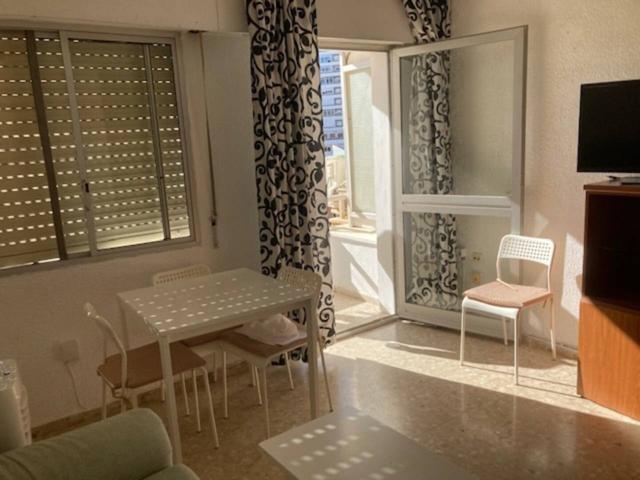 ESTUDIO LARGA TEMPORADA - PERSONAS SOLVENTES photo 0