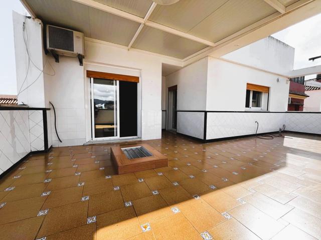 Vivienda independiente con amplio garaje, terrazas y azoteas, para entrar a vivir en La Granja photo 0