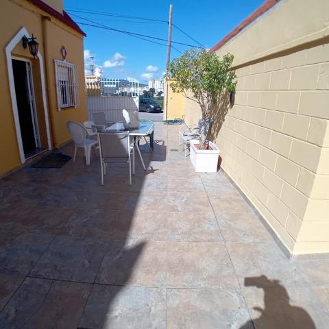 Casa de 4 dormitorios en parcela de 291m2 photo 0