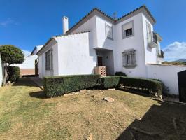 Pareado a la venta en la exclusiva urbanización de Santa Rosa, Los Barrios. photo 0