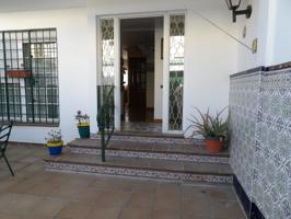 Casa de 4 dormitorios en Urb Los Azahares photo 0