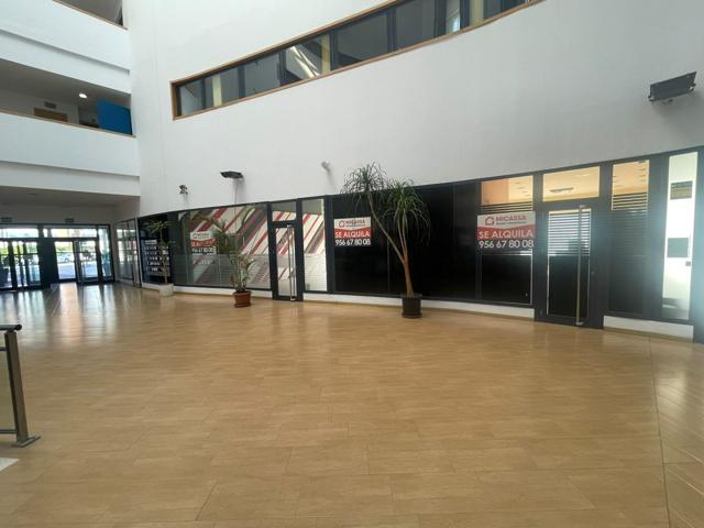 SE ALQUILA ESPACIOSO LOCAL EN UNO DE LOS CENTROS DE NEGOCIOS CON MAYOR PROYECCIÓN DE LA COMARCA photo 0