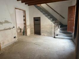 Casa de pueblo con proyecto y licencia para reforma integral en el centro de Sineu photo 0