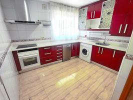 Amplia vivienda con patio de 3 habitaciones y 2 baños photo 0