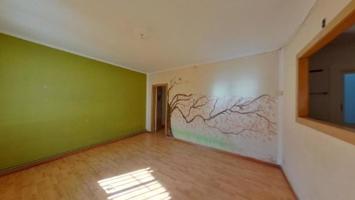 **¡Inversión Potencial! Piso en Venta con Ocupación ** photo 0