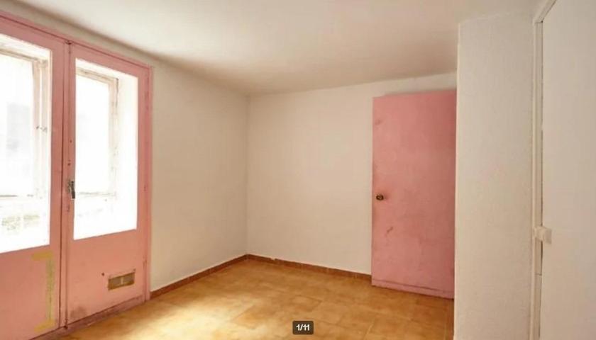 Piso en venta en calle Sant Gil (Alquilado hasta 06-2026) photo 0