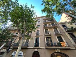 ¡Oportunidad en finca regia con ascensor! Piso luminoso en Sant Antoni Mª Claret - Ps.de Sant  Joan photo 0