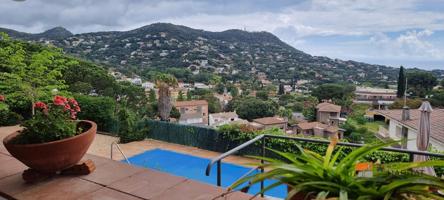 CHALET CON PISICINA Y VISTAS AL MAR EN CABRILS photo 0