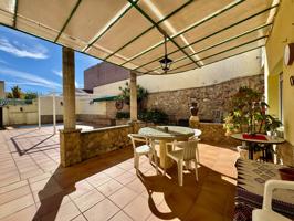 ¡Casa de pueblo con múltiples posibilidades en el centro de Pineda de Mar! photo 0