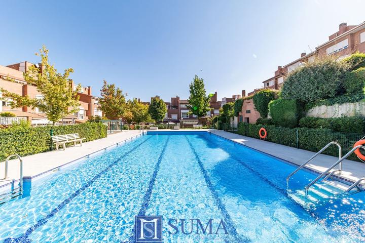 Unifamiliar Pareada En venta en Calle De Las Petunias, Hortaleza, Madrid photo 0