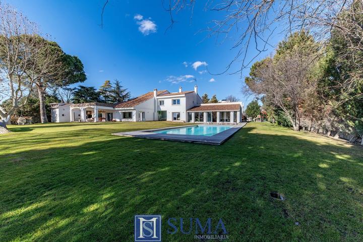 Casa En venta en La Moraleja Urbanización, La Moraleja photo 0