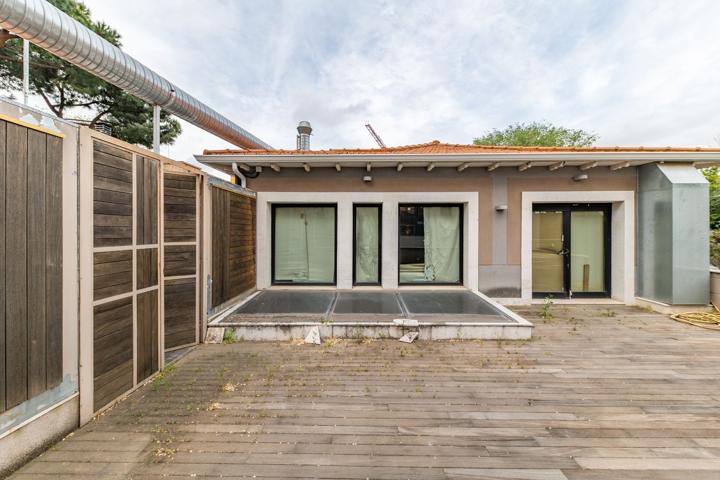 Casa En venta en Ciudad Lineal, Madrid photo 0