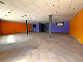 Local en venta en Breda photo 0