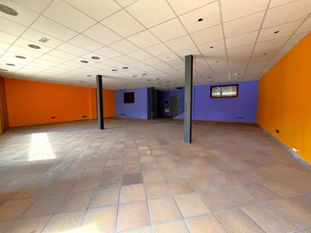 Local en venta en Breda photo 0