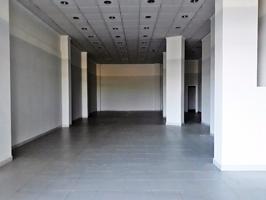 LOCAL DE GRANDES DIMENSIONES EN ZONA DE MUCHO PASO photo 0