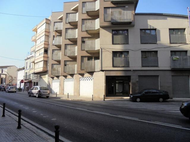 LOCAL COMERCIAL EN CALLE PRINCIPAL DE OLIVA photo 0