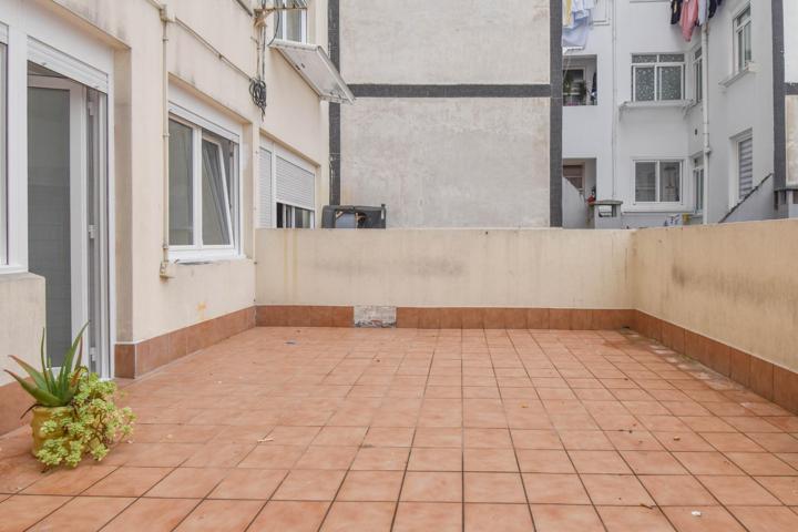 PISO CON TERRAZA PARA REFORMAR A UN PASO DE LA ESTACIÓN DE TREN (A CORUÑA) photo 0