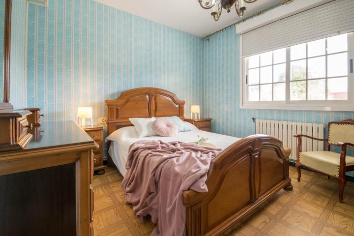 Amplia Casa + otra vivienda + anexo en Venta en Ardemil, Ordes photo 0