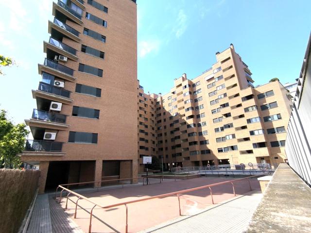 Se Vende en Cesión de Remate Piso 3 Dormitorios y 2 Baños en comunidad con piscina photo 0
