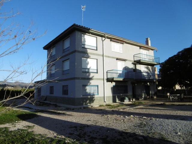 Casa de tres plantas a 3 minutos de la población de Xerta (Tarragona) limita con el Rio Ebro. photo 0