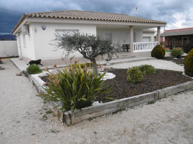 En venta dos chalets en la misma parcela, uno de ellos esta dado de alta como casa rural. photo 0